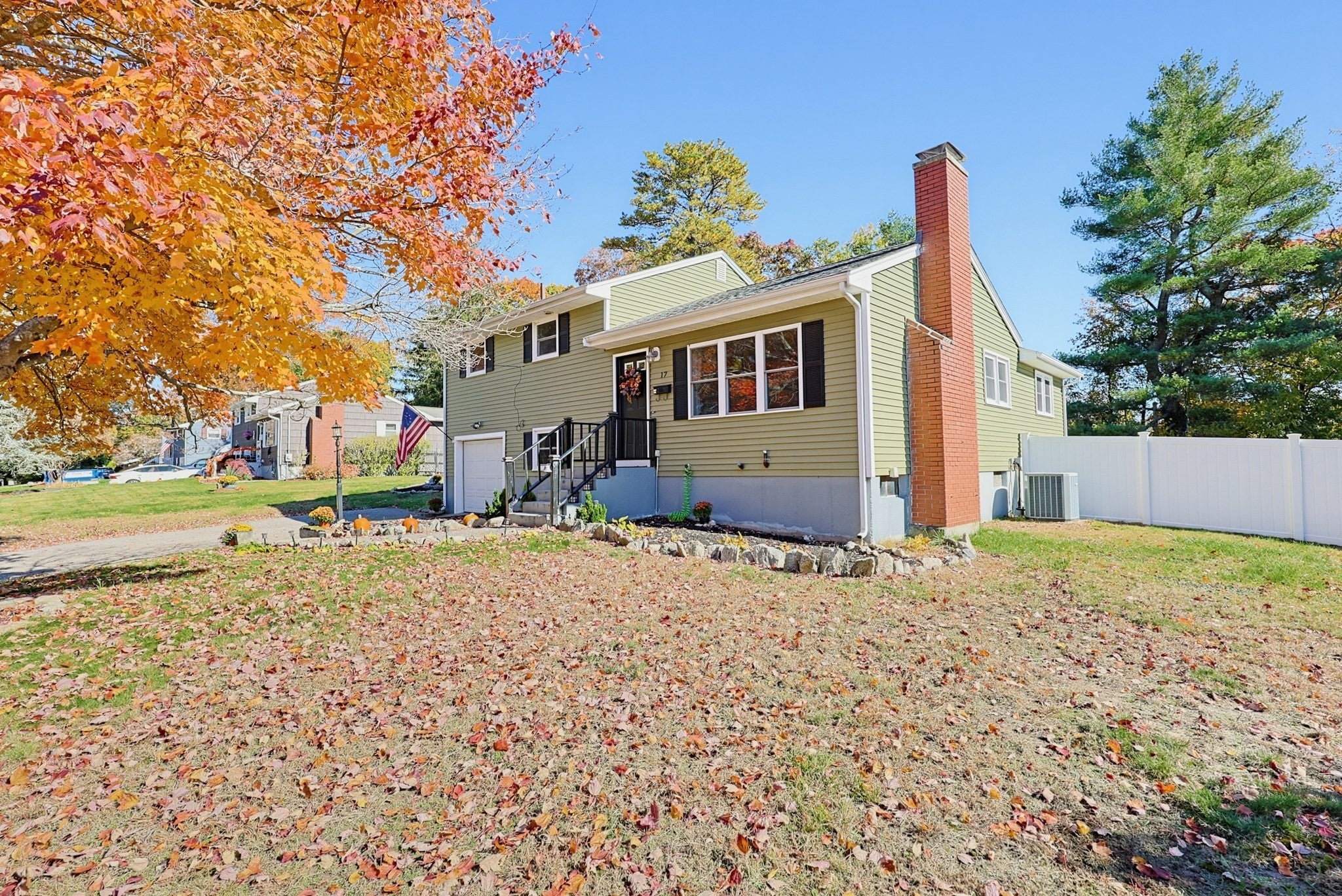 Photo of 17 Arrowhead Road, Bellingham, MA