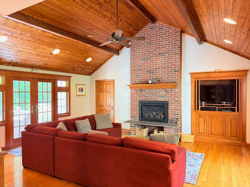 19 Bubbling Brook Rd