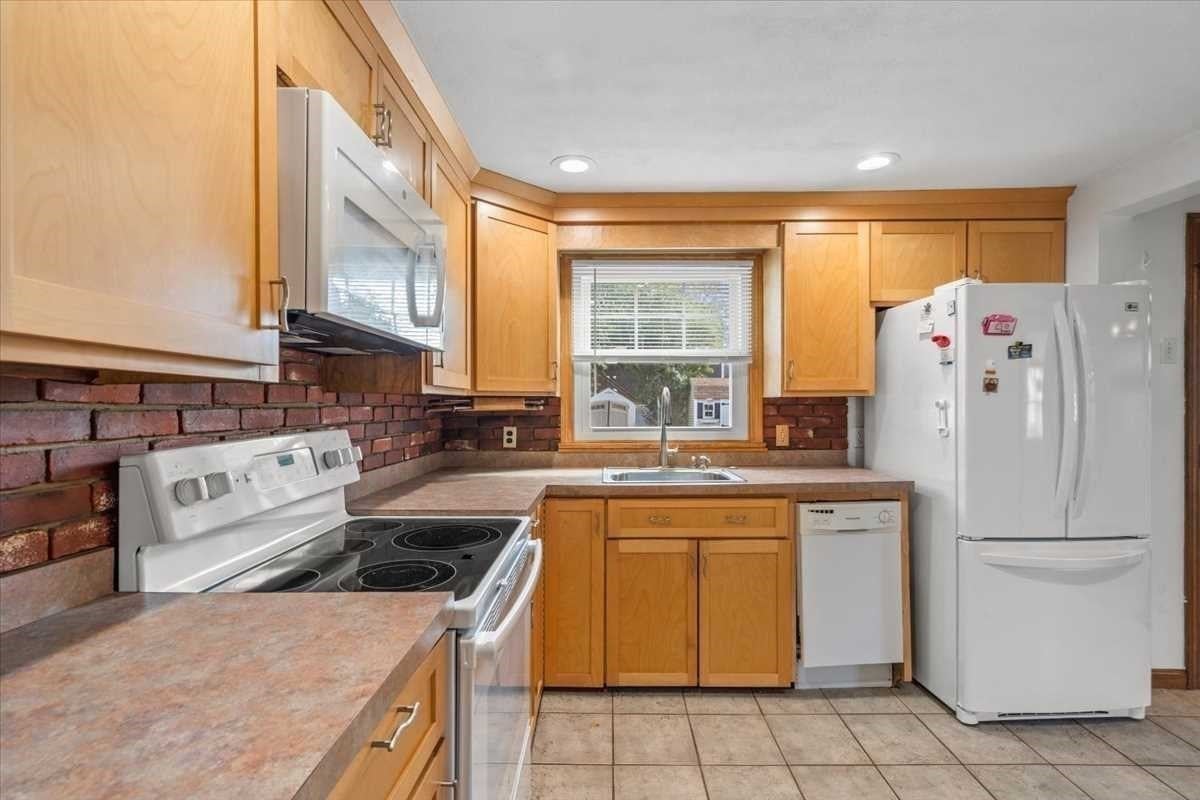 6 Adelle Circuit, Worcester, MA Photo #26