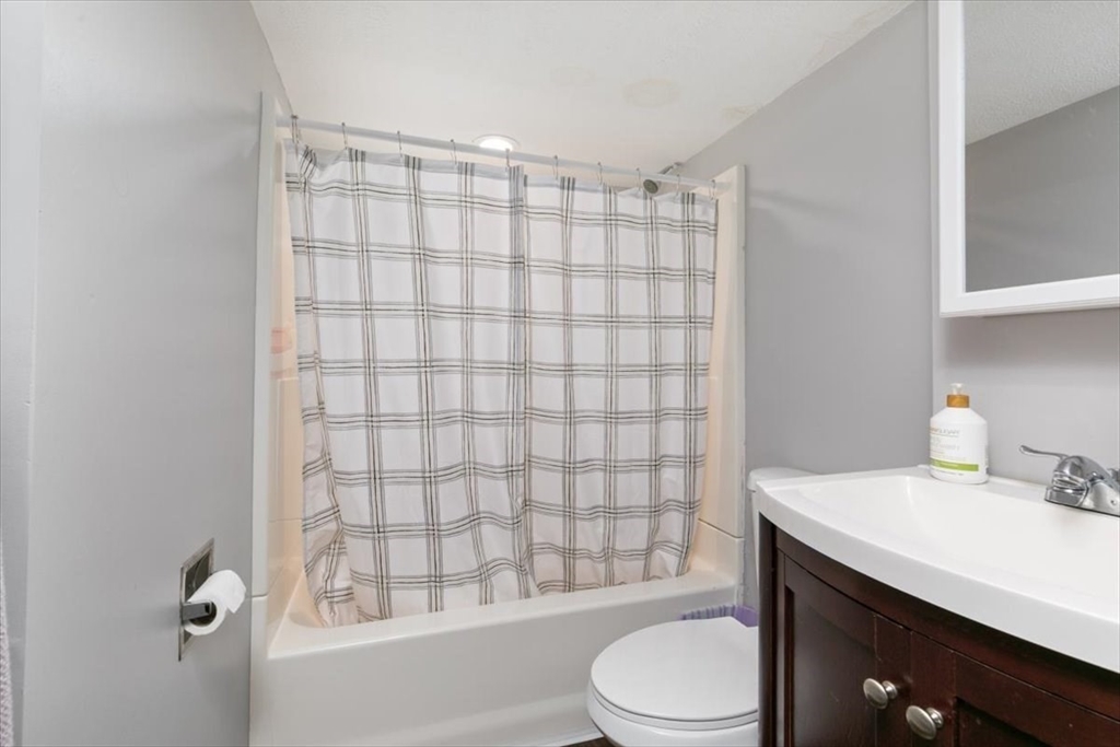 Tewksbury, Massachusetts 01876, United States, 3 Bedrooms Bedrooms, ,2 BathroomsBathrooms,Residential,Contingent,153698