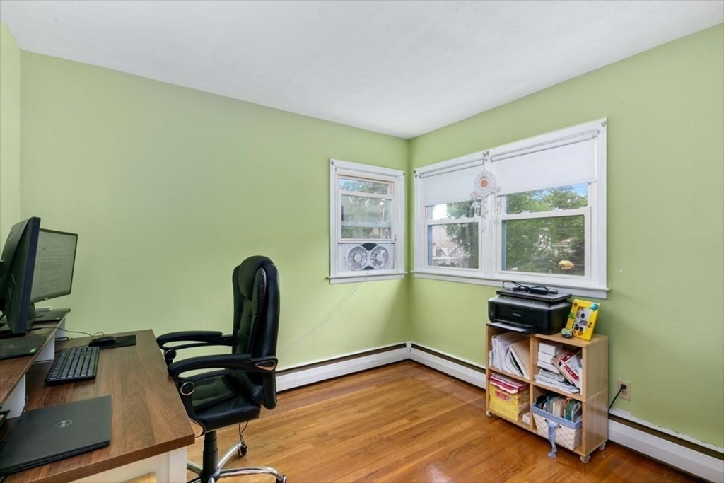 Tewksbury, Massachusetts 01876, United States, 3 Bedrooms Bedrooms, ,2 BathroomsBathrooms,Residential,Contingent,153698