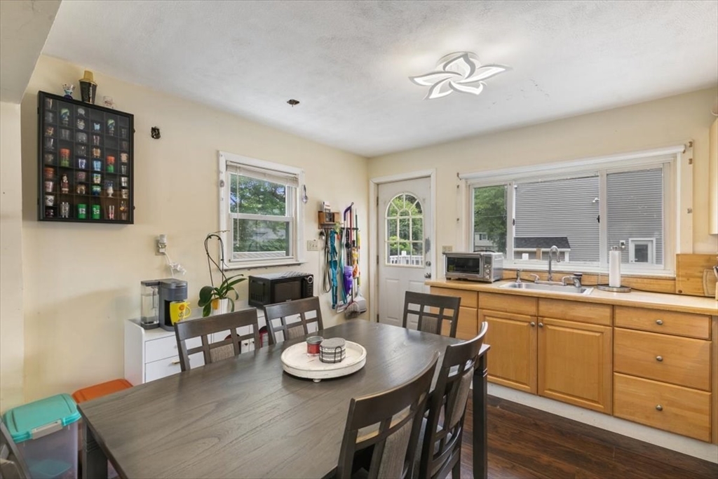 Tewksbury, Massachusetts 01876, United States, 3 Bedrooms Bedrooms, ,2 BathroomsBathrooms,Residential,Contingent,153698