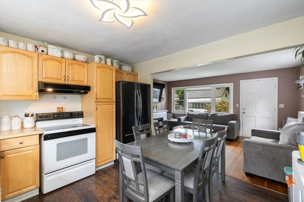 Tewksbury, Massachusetts 01876, United States, 3 Bedrooms Bedrooms, ,2 BathroomsBathrooms,Residential,Contingent,153698