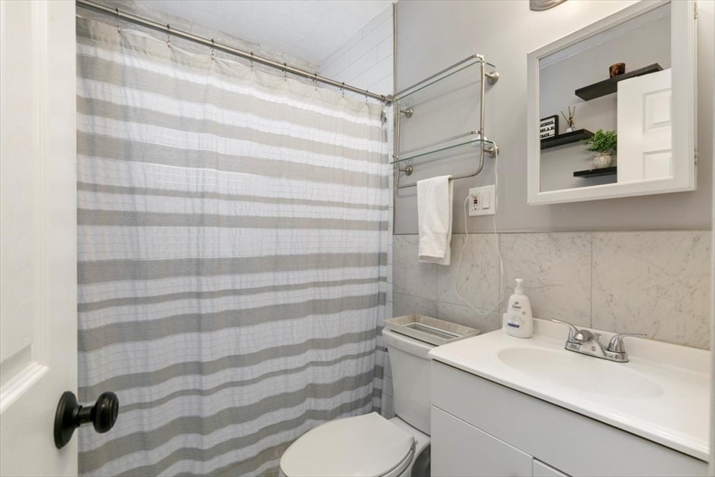 Tewksbury, Massachusetts 01876, United States, 3 Bedrooms Bedrooms, ,2 BathroomsBathrooms,Residential,Contingent,153698