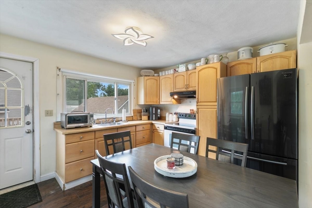 Tewksbury, Massachusetts 01876, United States, 3 Bedrooms Bedrooms, ,2 BathroomsBathrooms,Residential,Contingent,153698