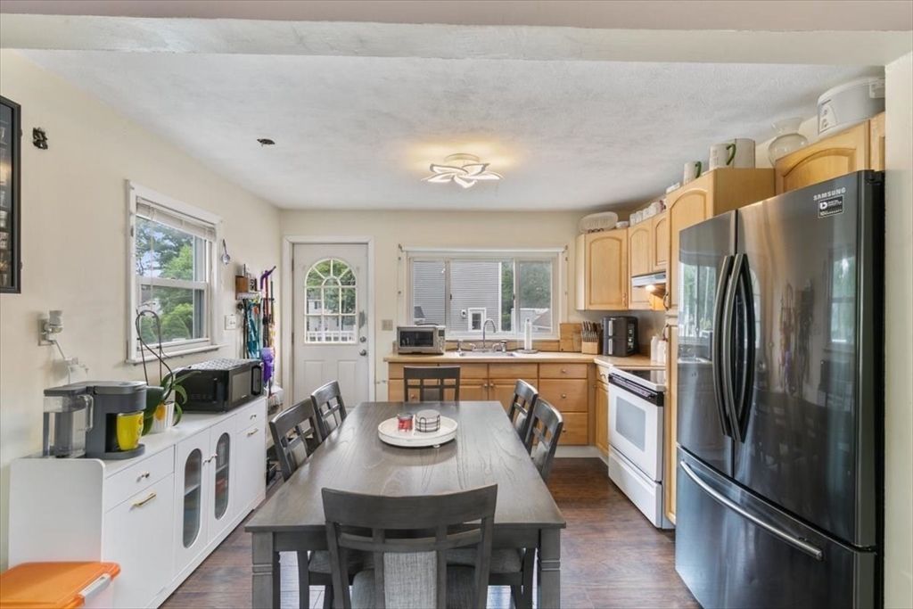 Tewksbury, Massachusetts 01876, United States, 3 Bedrooms Bedrooms, ,2 BathroomsBathrooms,Residential,Contingent,153698