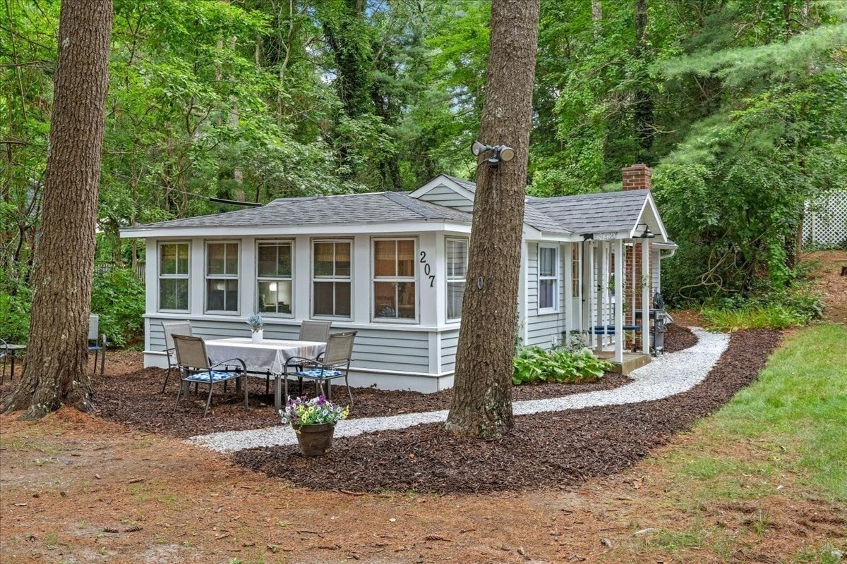 207 Bartlett Rd, Plymouth, MA Photo #1