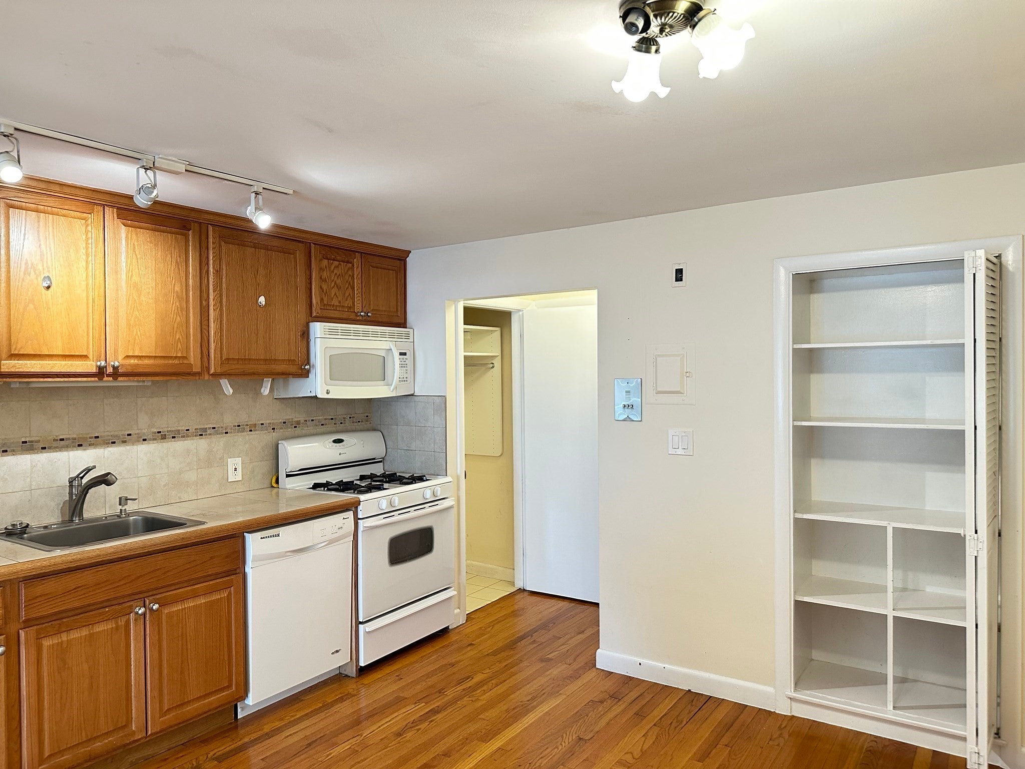 12 Portland St #7, Lynn, MA, 12 Portland St #7, Lynn, MA Photo #7
