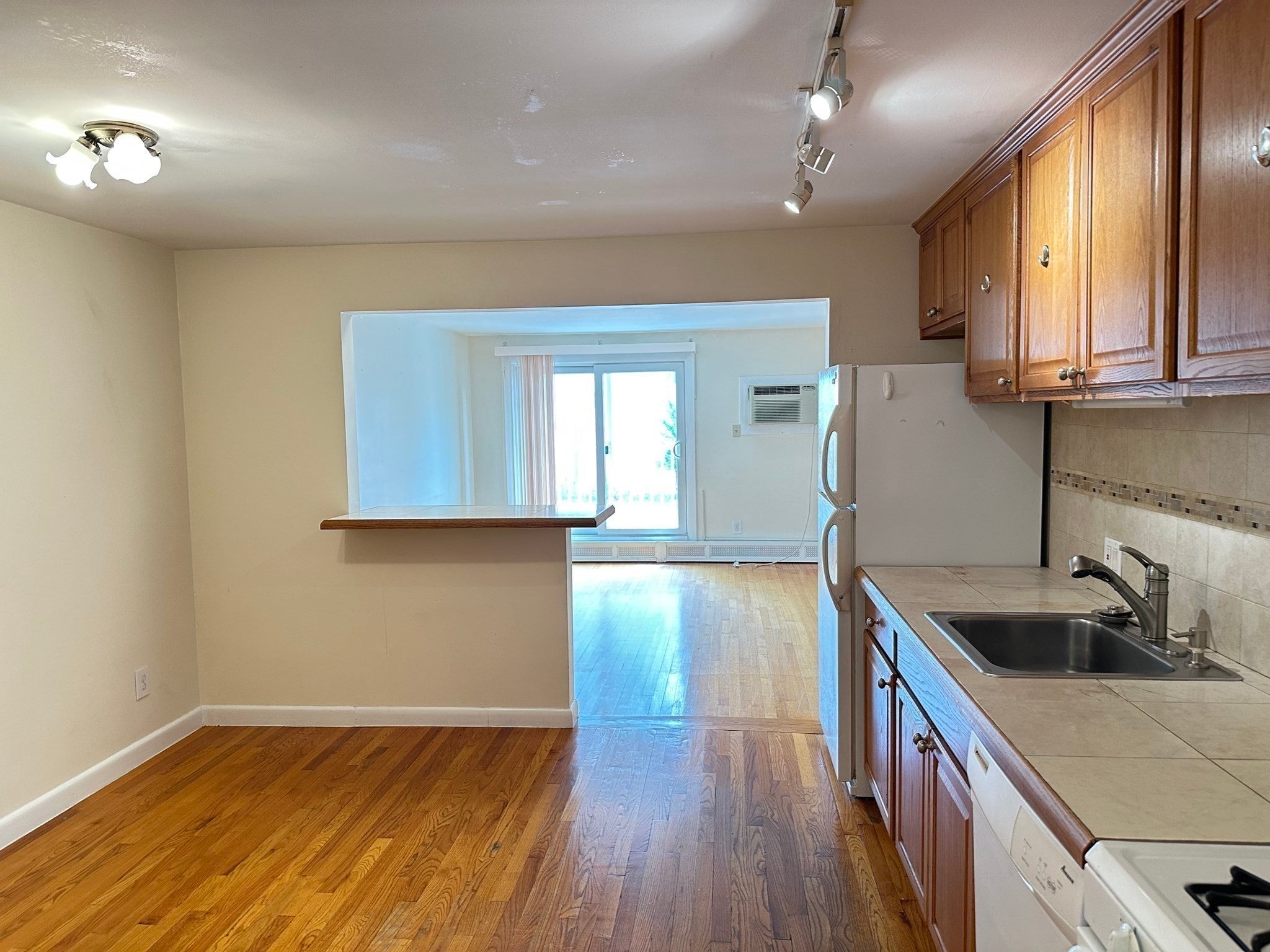 12 Portland St #7, Lynn, MA, 12 Portland St #7, Lynn, MA Photo #6