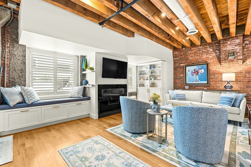 343 Commercial St 104