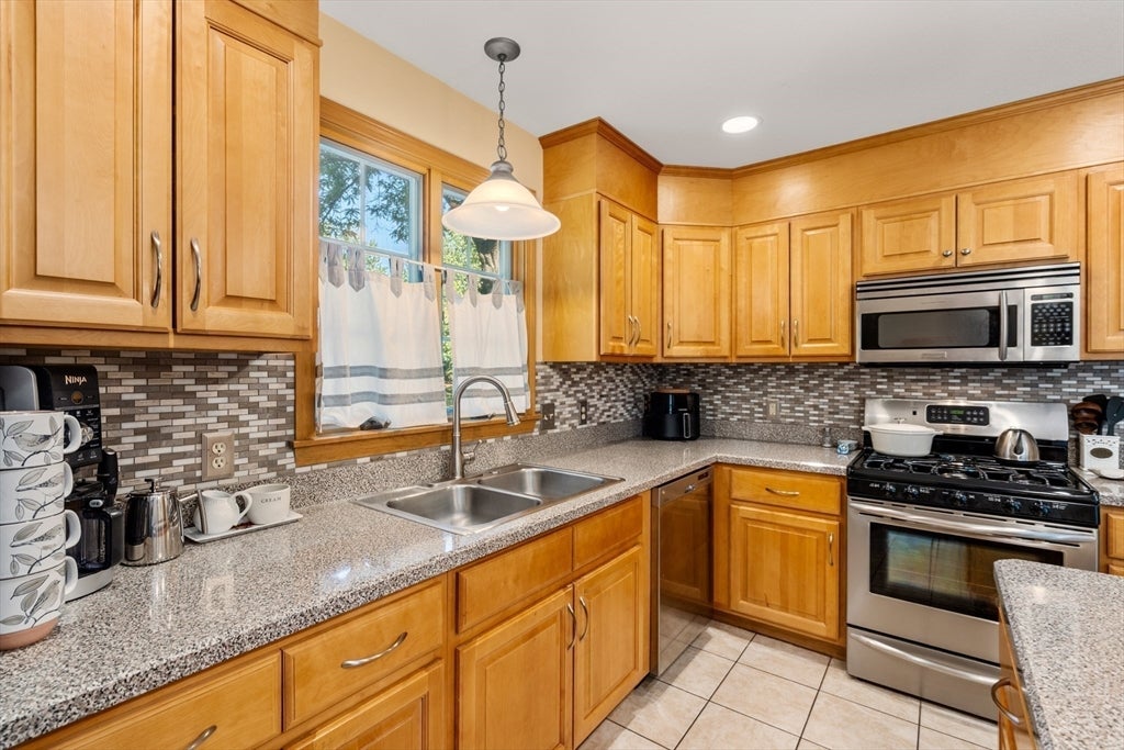 19 Gerard Lane #19, Chicopee, MA Photo #13