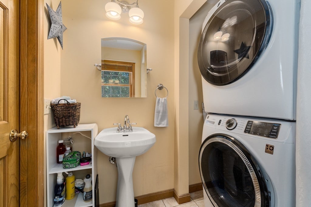 19 Gerard Lane #19, Chicopee, MA Photo #16