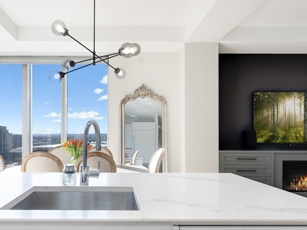 135 Seaport Blvd 1806