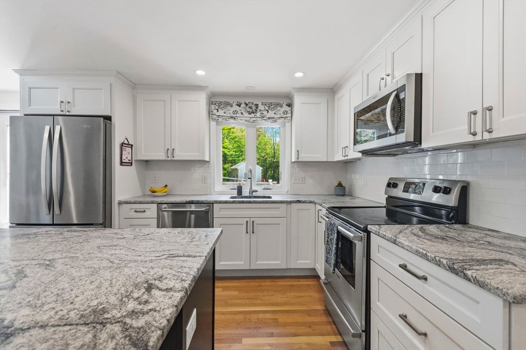 8 Ruth Ter, Falmouth, MA Photo #12