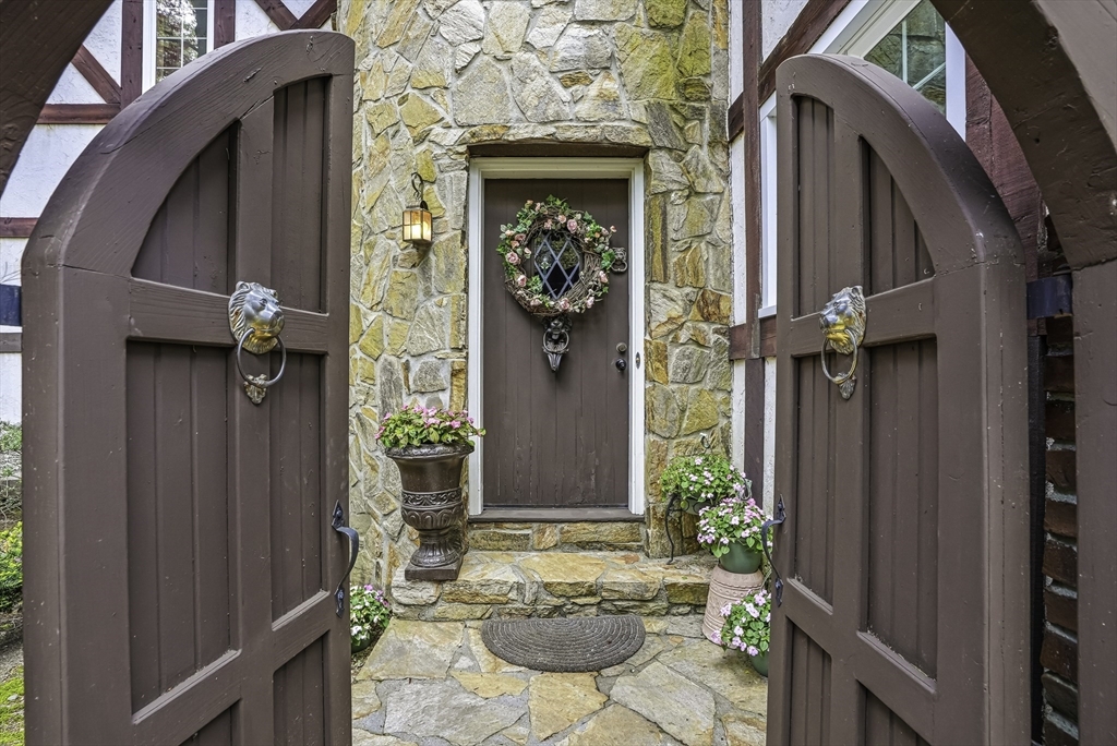 39 School Street, Hopkinton, MA, 39 School Street, Hopkinton, MA Photo #3