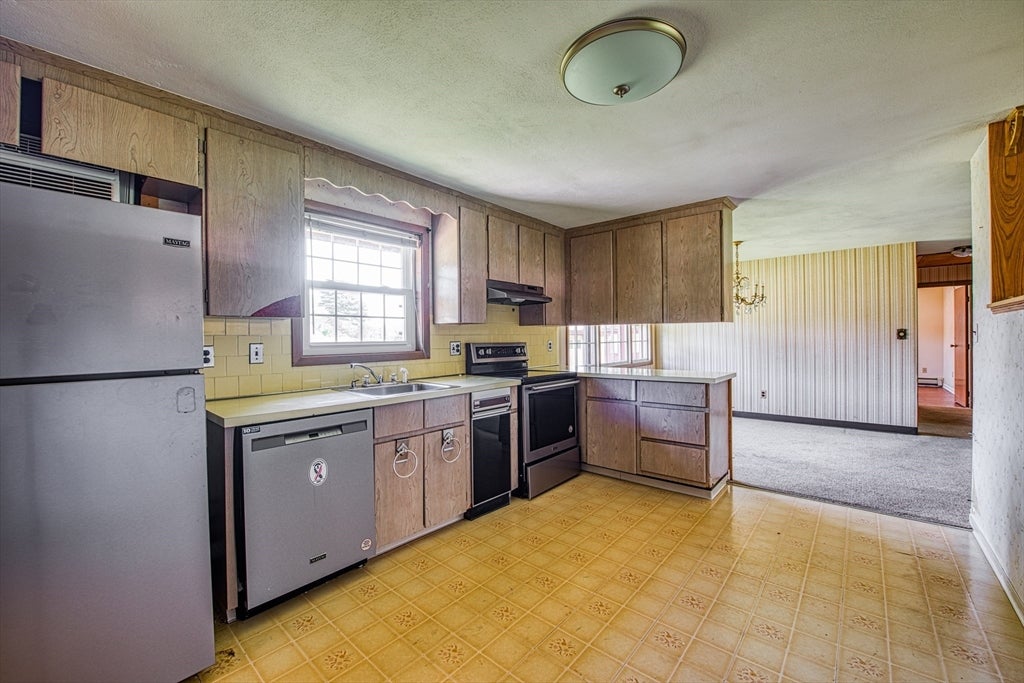 33 Upton St, Brockton, MA, 33 Upton St, Brockton, MA Photo #14