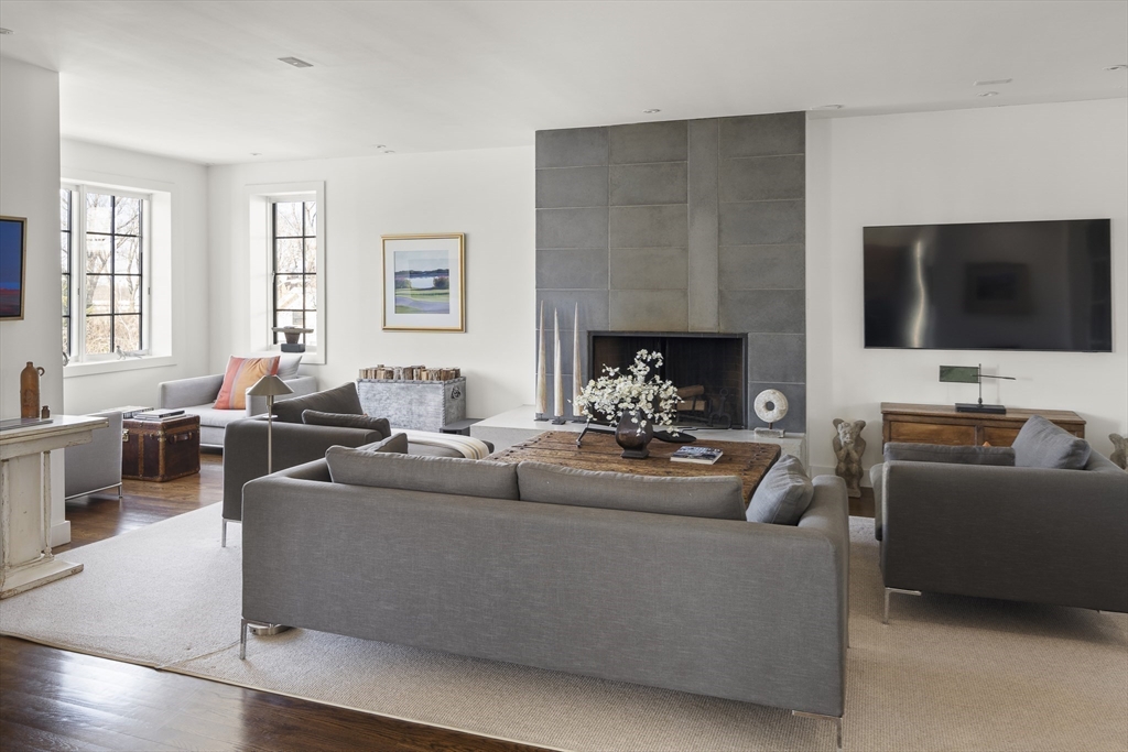 148 Huron