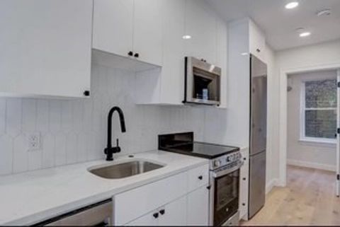 15 Bartlett Pl 3 Boston MA 02113