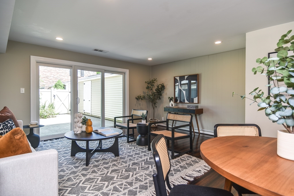 1111 Windsor Dr N 1111