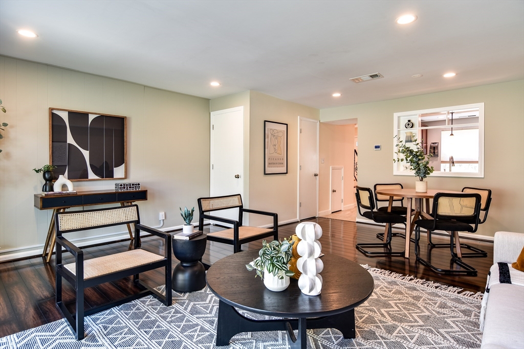 1111 Windsor Dr N 1111