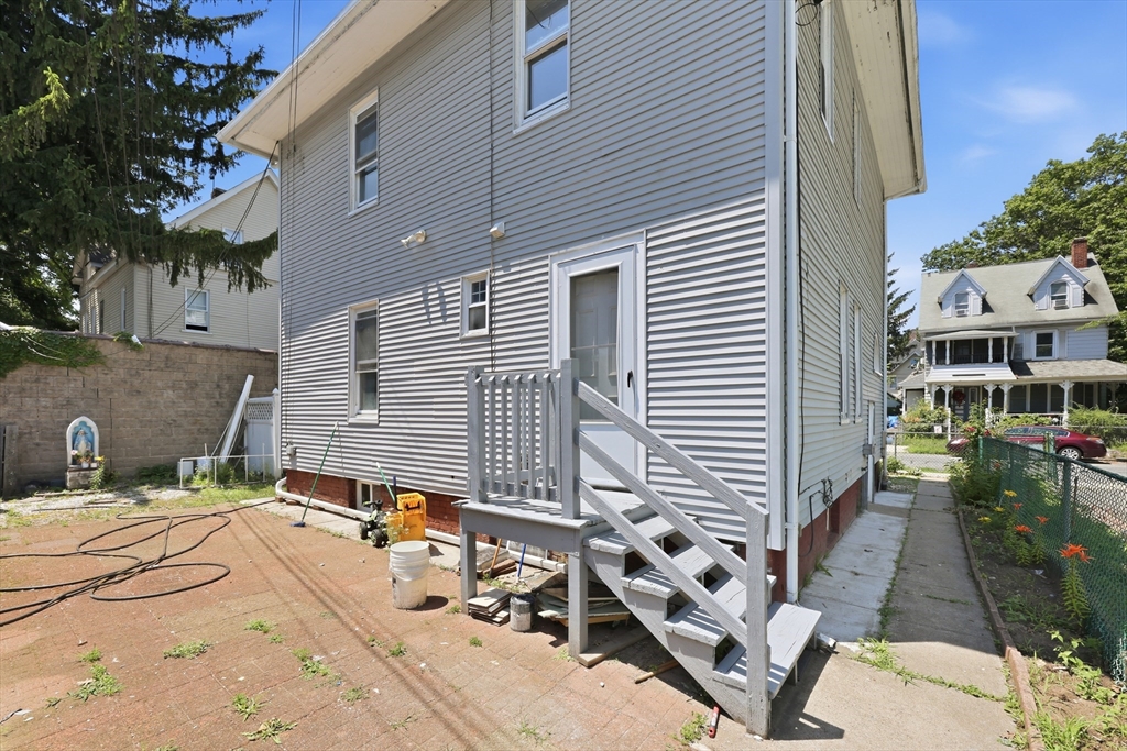 18 Keith St