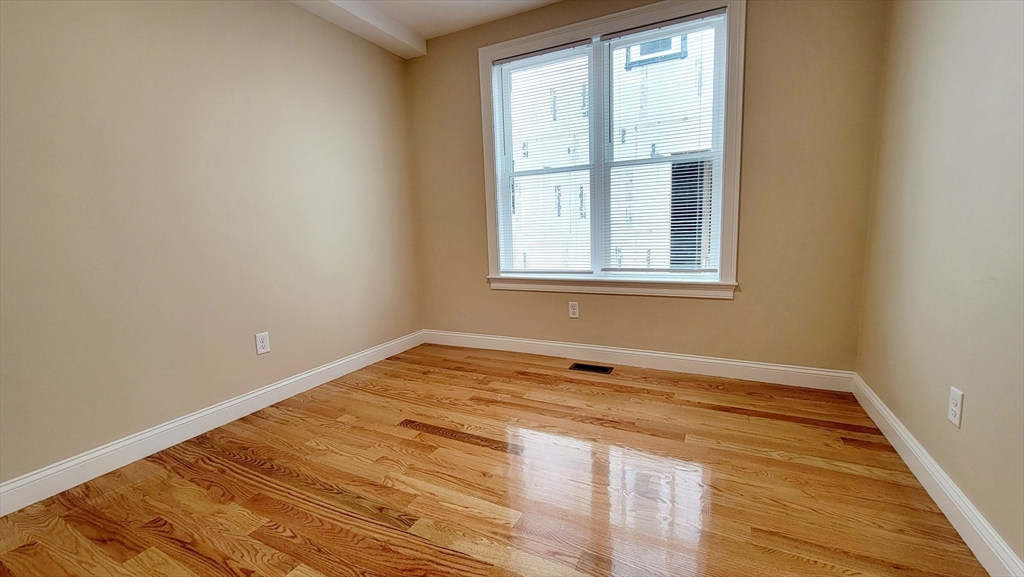 64 Waverly ST #1, Boston, MA Photo #8