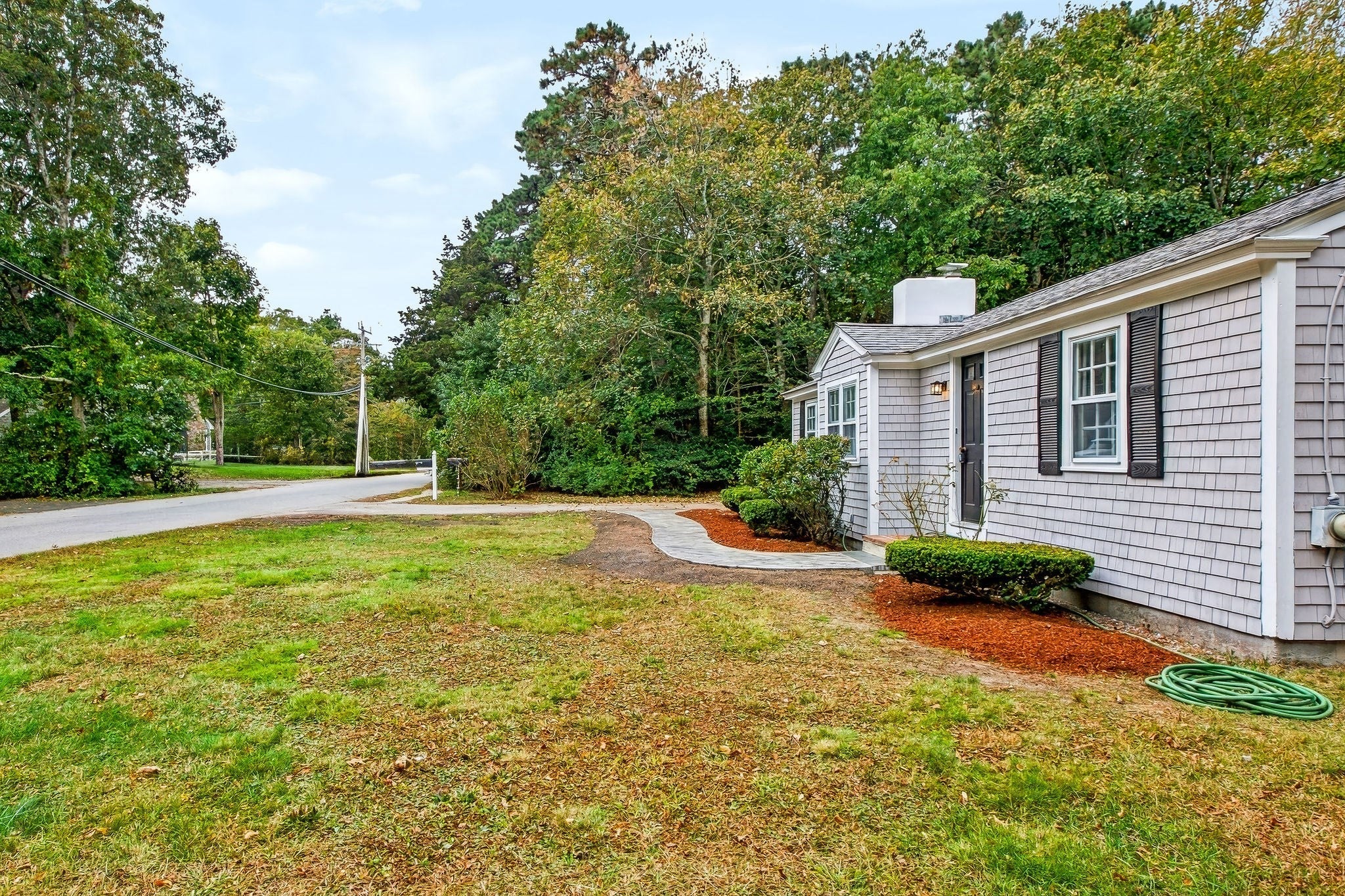 16 Lakeside Dr