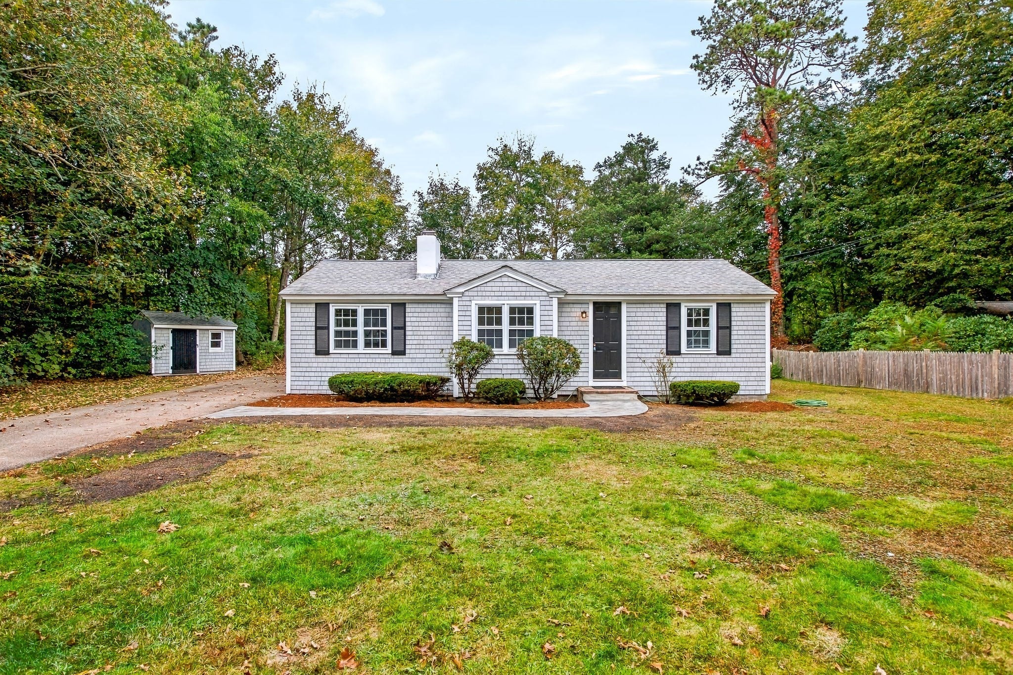 16 Lakeside Dr