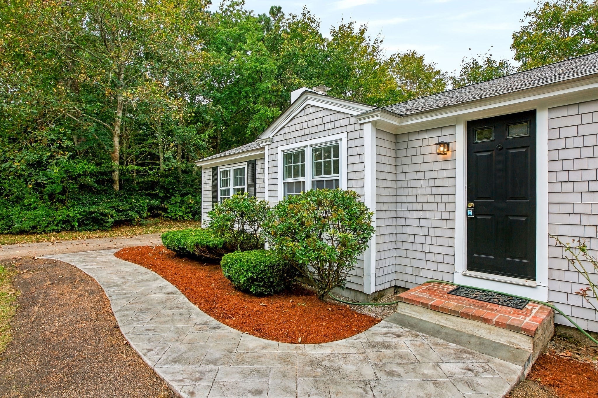 16 Lakeside Dr