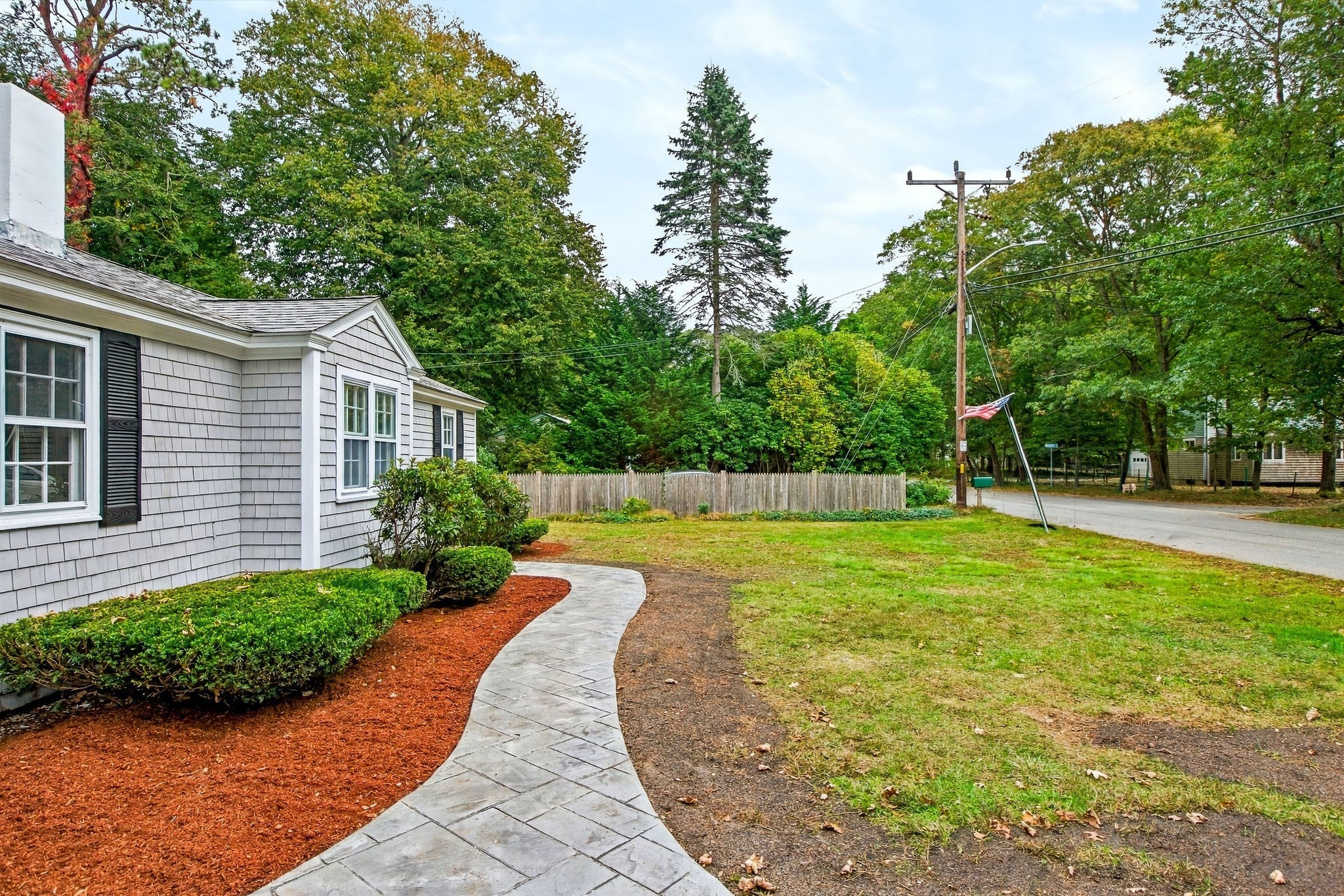 16 Lakeside Dr