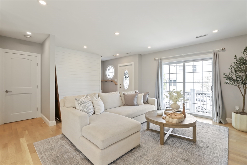 103 Bay View Ave 103