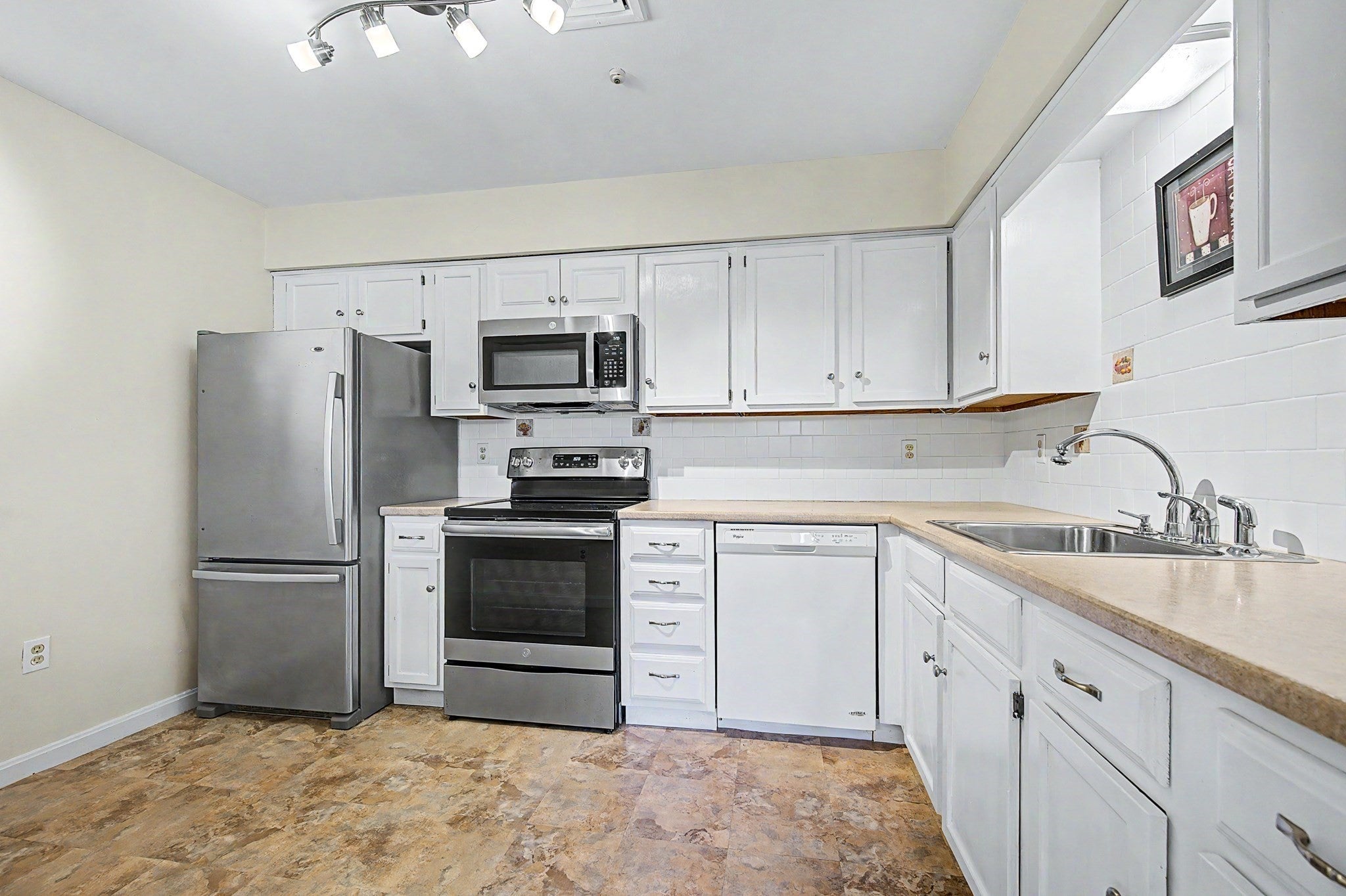 29 Rainbow Pond Dr #B1, Walpole, MA, 29 Rainbow Pond Dr #B1, Walpole, MA Photo #6