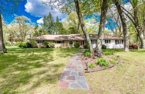 127 Magnolia Circle Longmeadow MA 01106