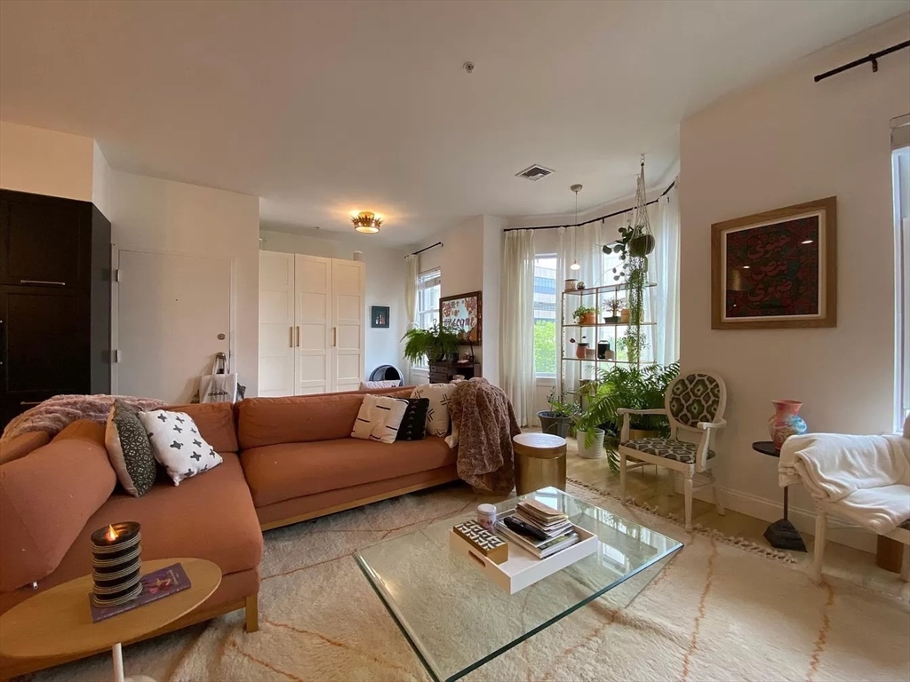 877 Harrison Ave 5
