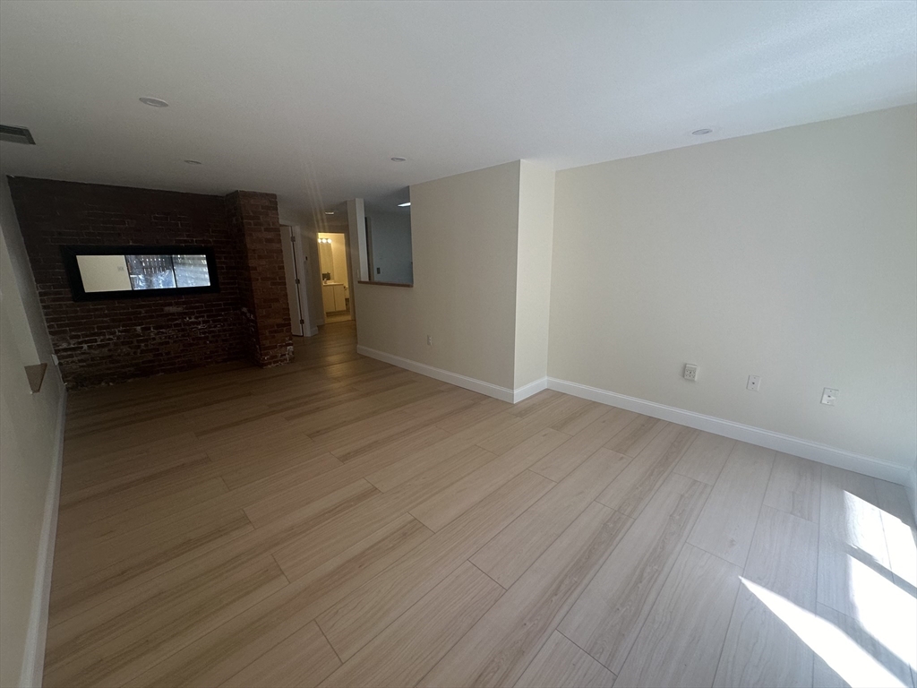 84 Gainsborough Street 006W