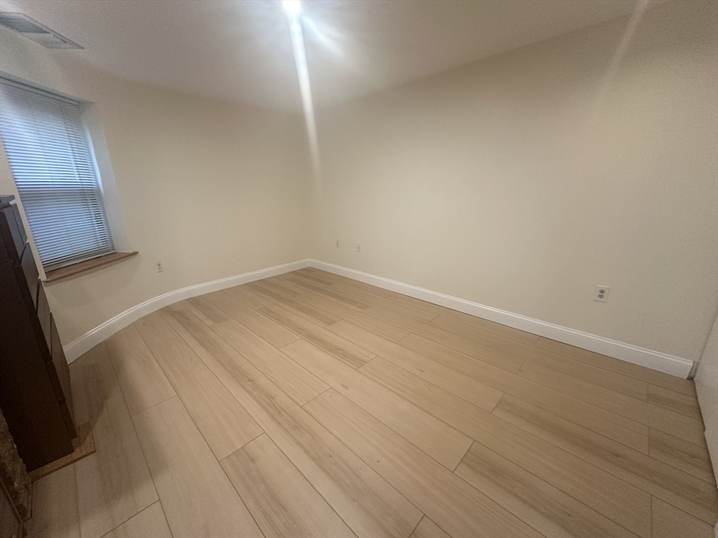 84 Gainsborough Street 006W