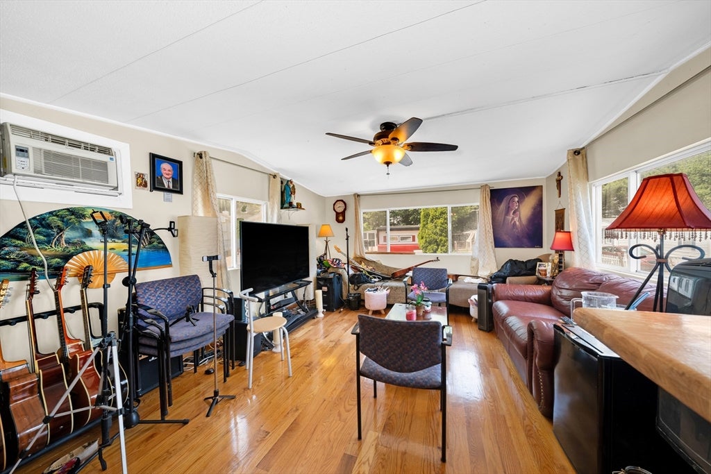 154 Newbury St 26