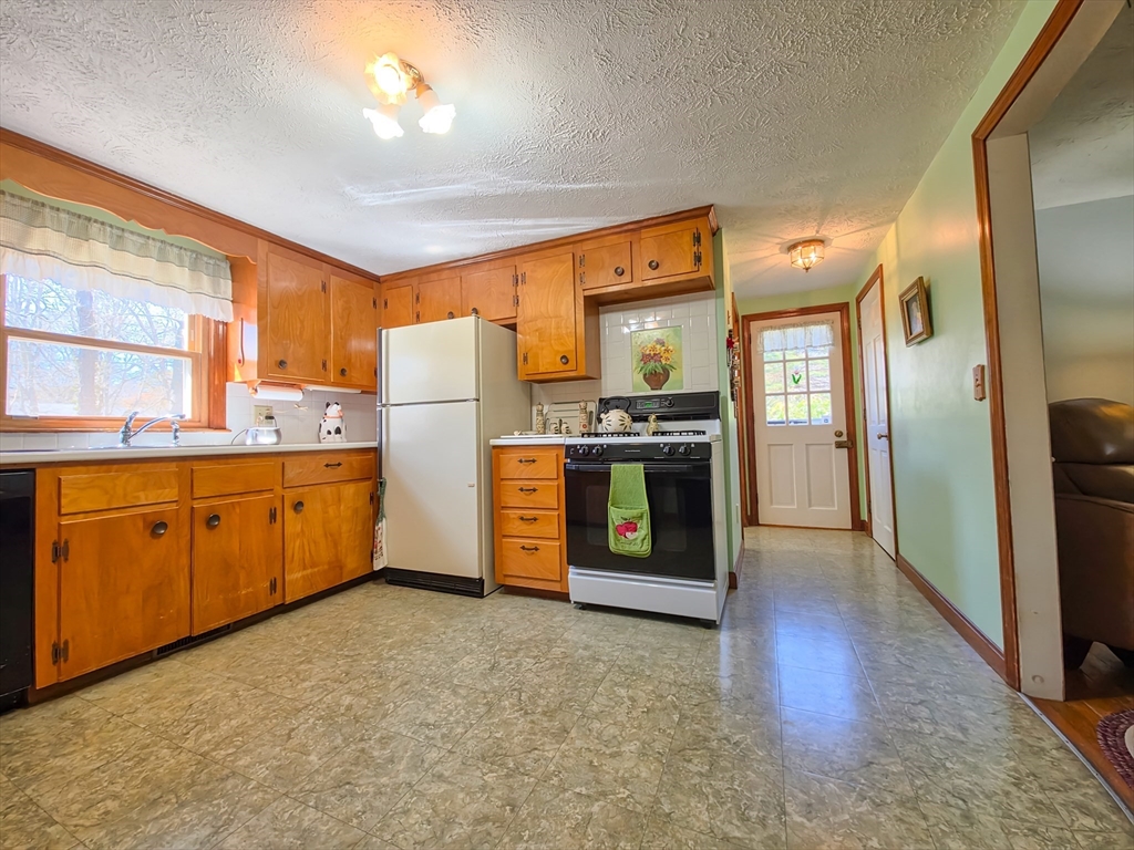 7 Linnell Ln, Yarmouth, MA Photo #14