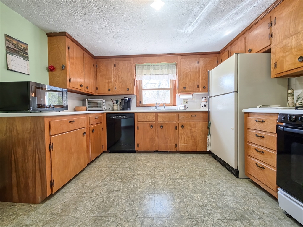 7 Linnell Ln, Yarmouth, MA Photo #13
