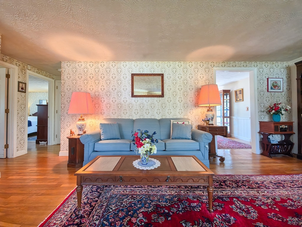 7 Linnell Ln, Yarmouth, MA Photo #8