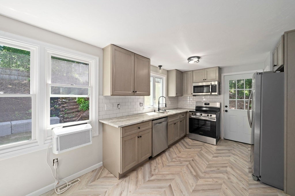 28 Lawn St #28, Attleboro, MA, 28 Lawn St #28, Attleboro, MA Photo #5