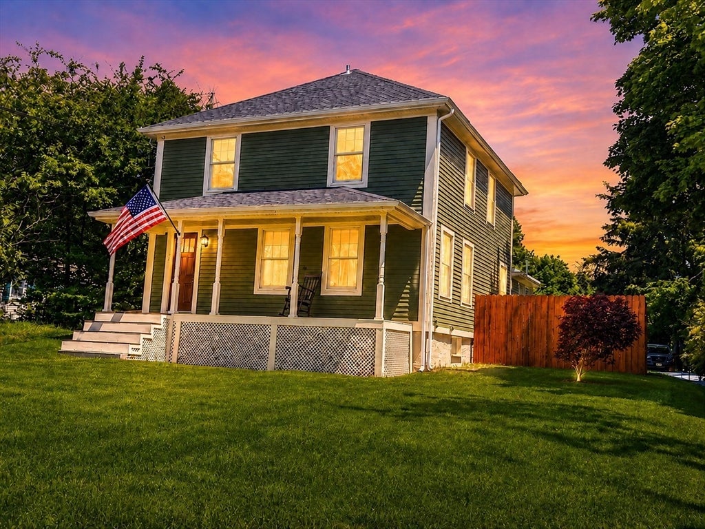 10 Great Neck Rd