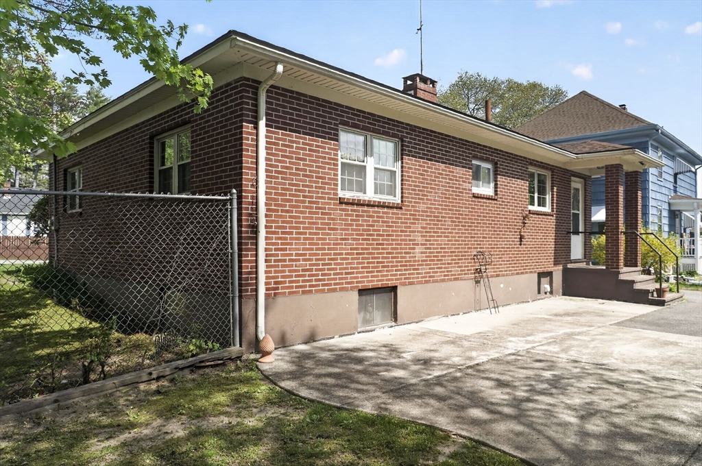 686 Cohannet St, Taunton, MA Photo #24