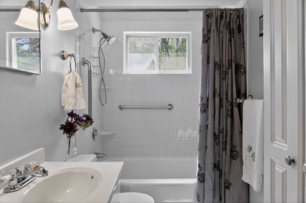 686 Cohannet St, Taunton, MA Photo #19