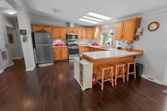 8 Stonegate Ln