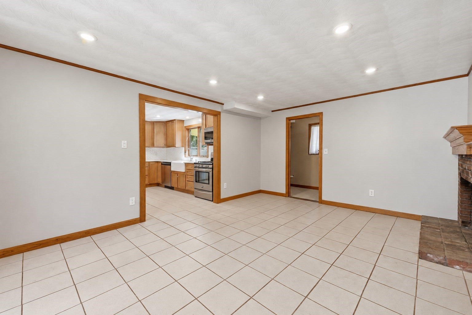 27 Ansie Road, Chelmsford, MA, 27 Ansie Road, Chelmsford, MA Photo #4