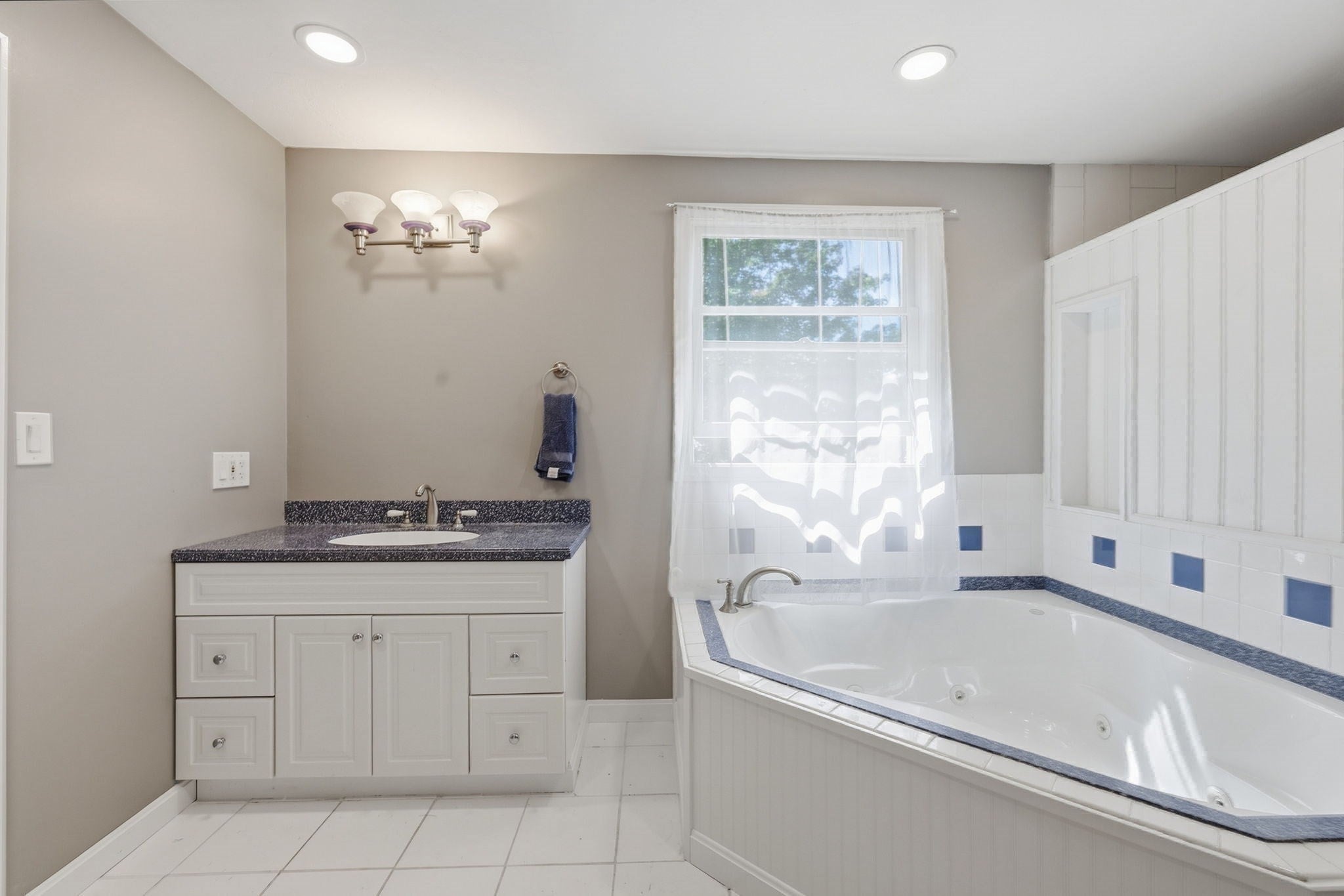 27 Ansie Road, Chelmsford, MA, 27 Ansie Road, Chelmsford, MA Photo #23
