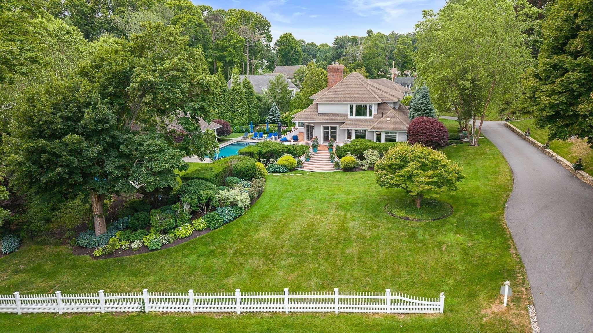Photo of 1 Anchorage Ln, Marblehead, MA