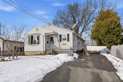 60 Hawthorn Street Chicopee MA 01020