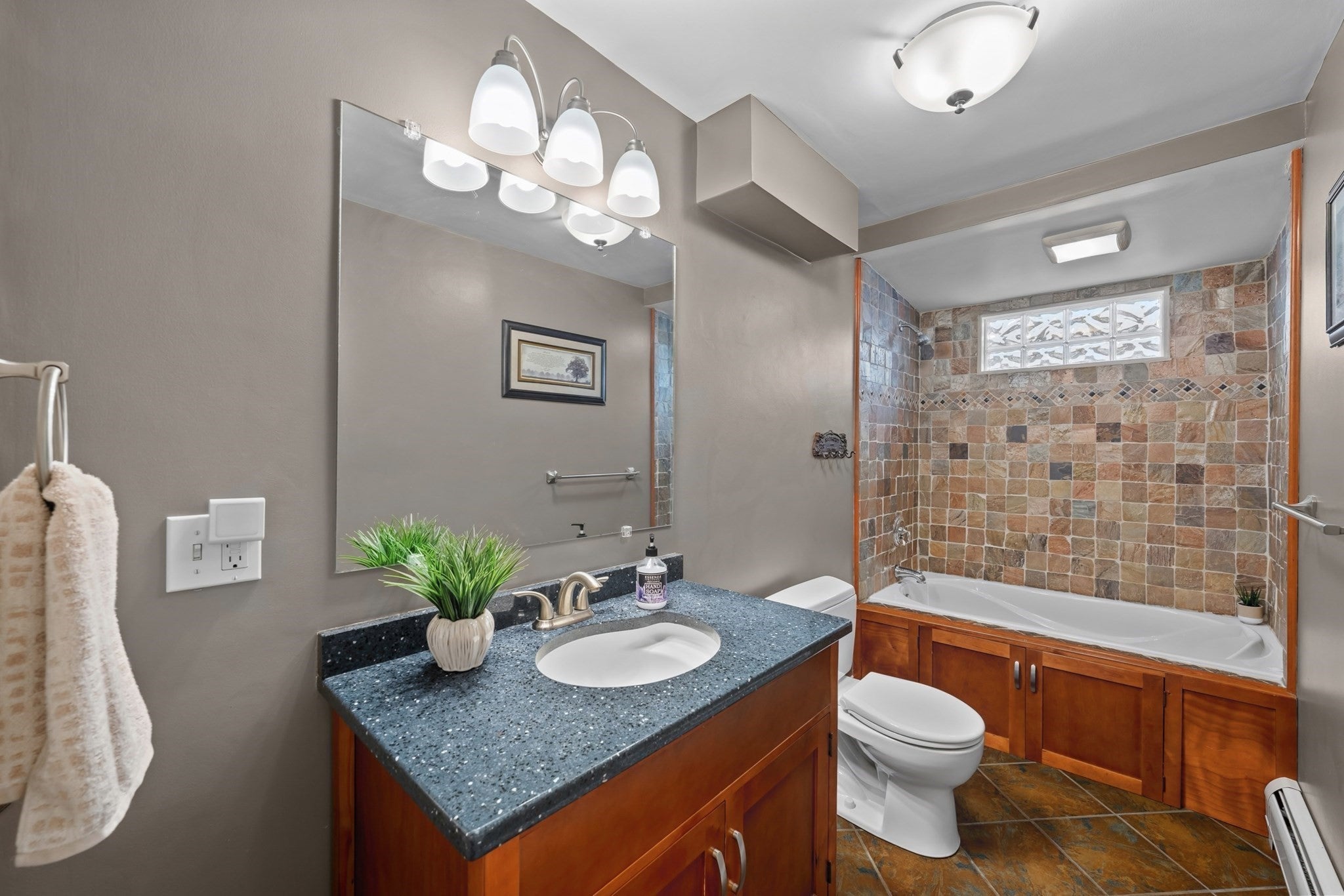 6 Dixfield Rd, Worcester, MA, 6 Dixfield Rd, Worcester, MA Photo #9